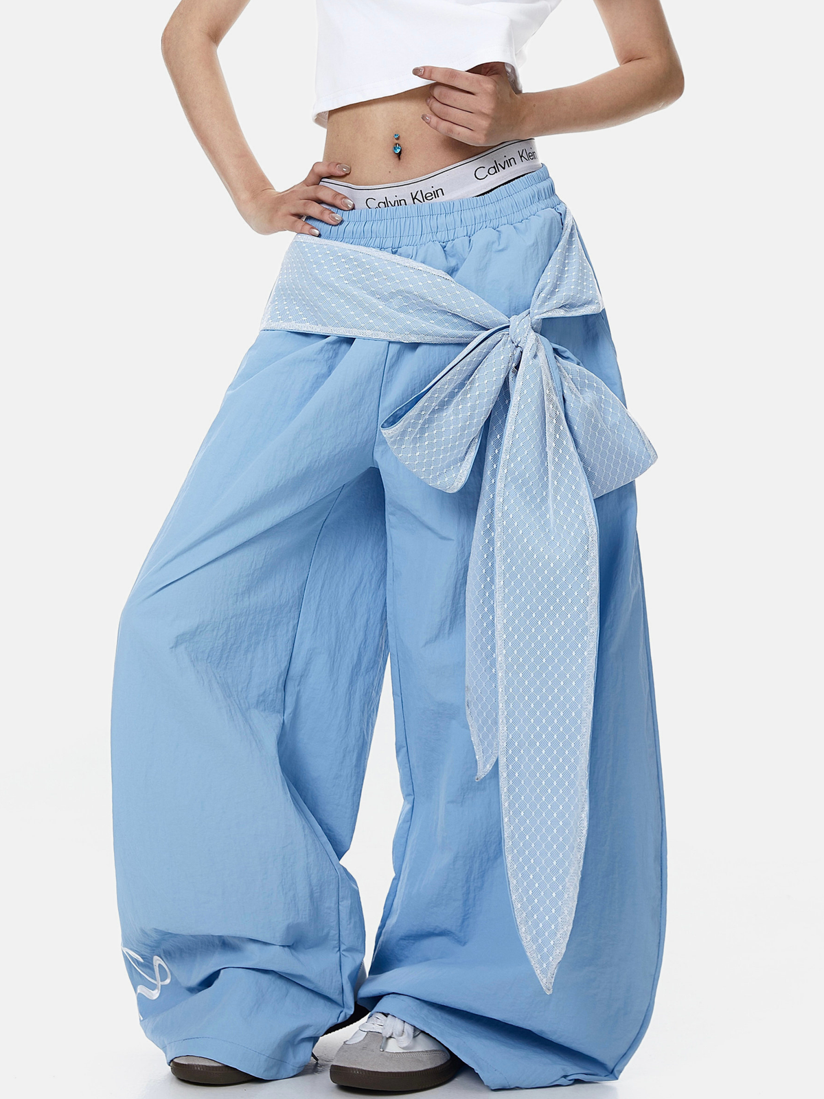 WarmSack – Damen-Fallschirmhose mit Schnürung, Lagen-Optik und geschwungenem Schnitt