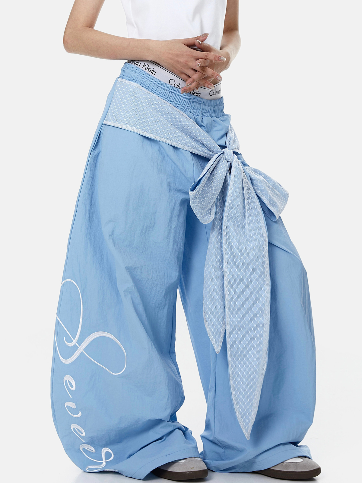 WarmSack – Damen-Fallschirmhose mit Schnürung, Lagen-Optik und geschwungenem Schnitt