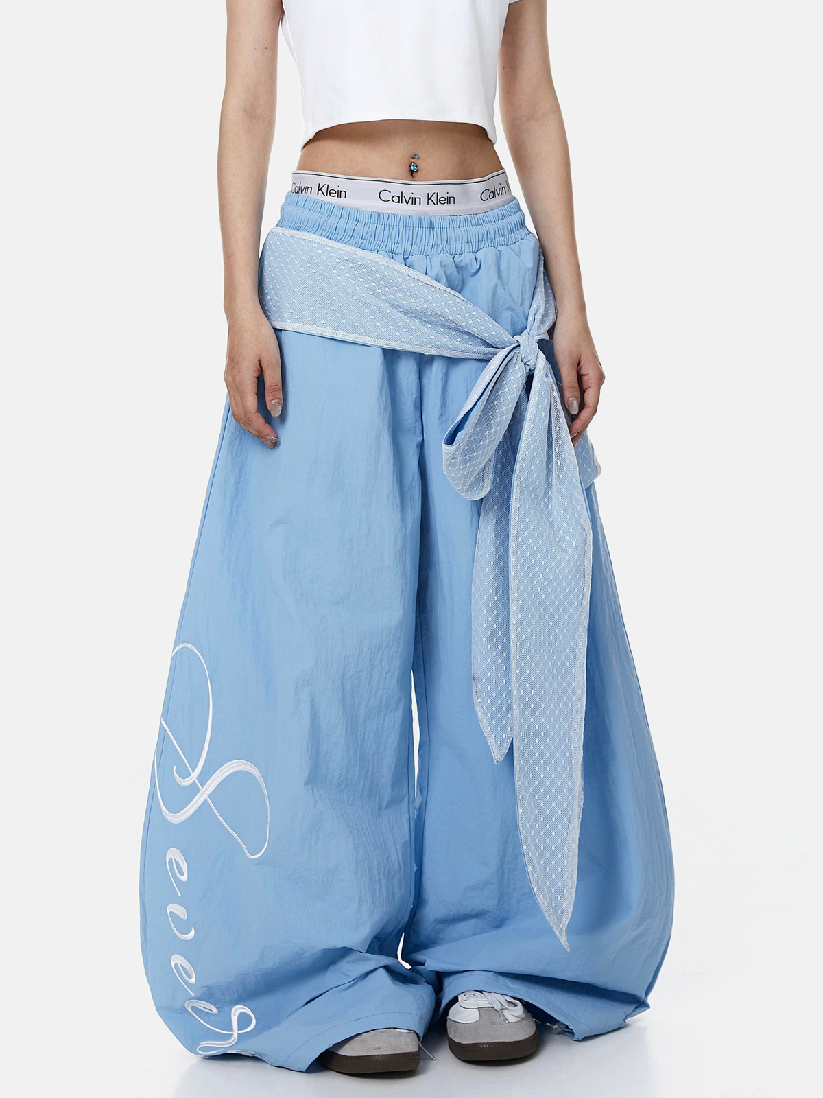 WarmSack – Damen-Fallschirmhose mit Schnürung, Lagen-Optik und geschwungenem Schnitt