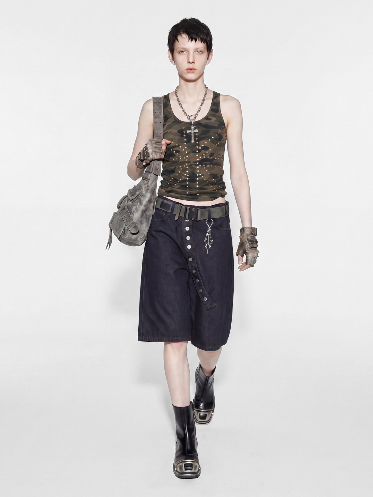 FoxTank – Damen-Trägertop mit Camo-Muster und Nieten