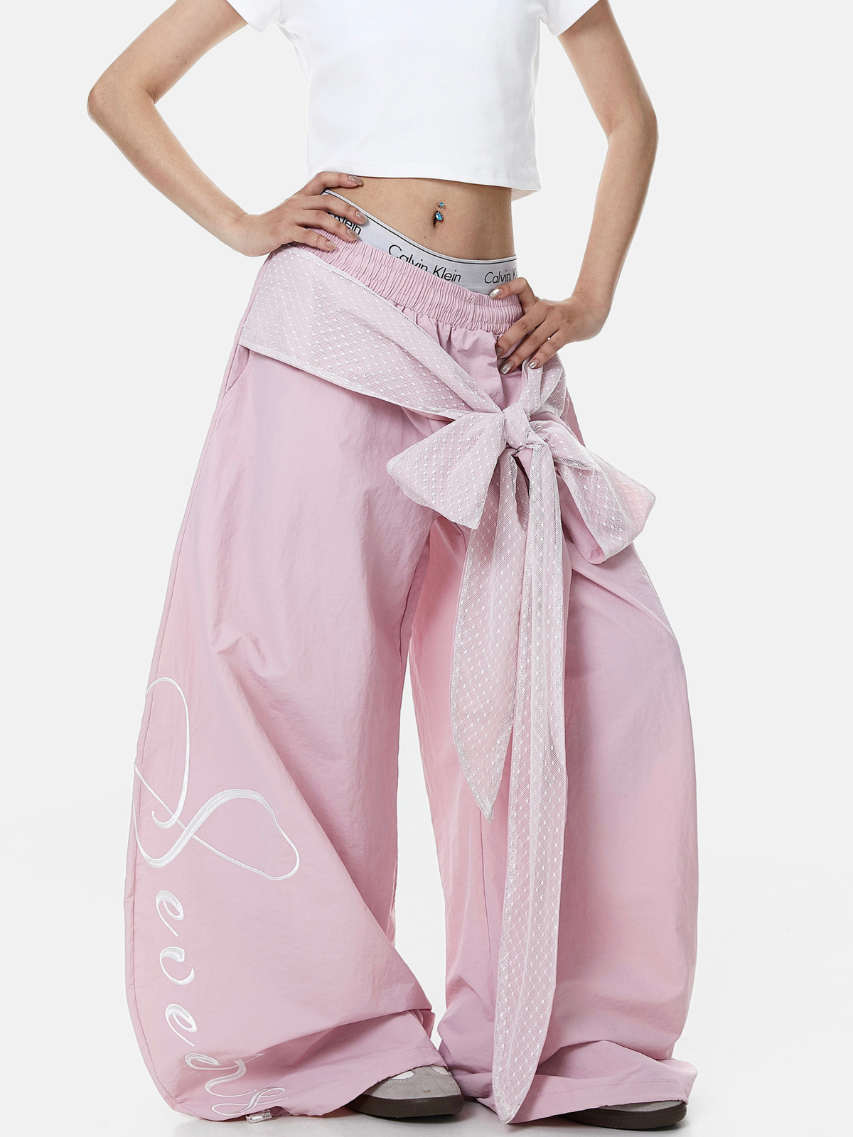 WarmSack – Damen-Fallschirmhose mit Schnürung, Lagen-Optik und geschwungenem Schnitt