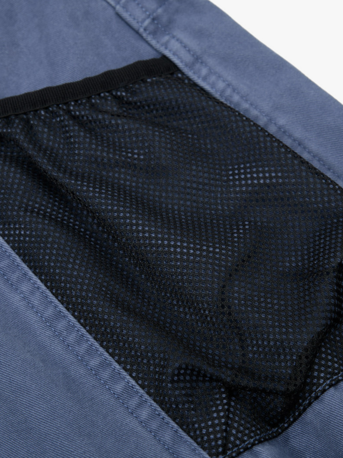 SleekLine – Herren-Cargohose mit geschwungenem Schnitt, Kreuzriemen und mehreren Taschen