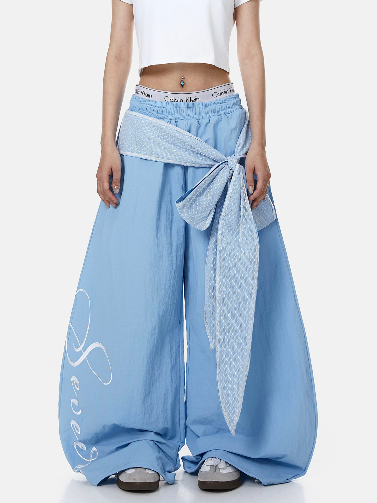 WarmSack – Damen-Fallschirmhose mit Schnürung, Lagen-Optik und geschwungenem Schnitt