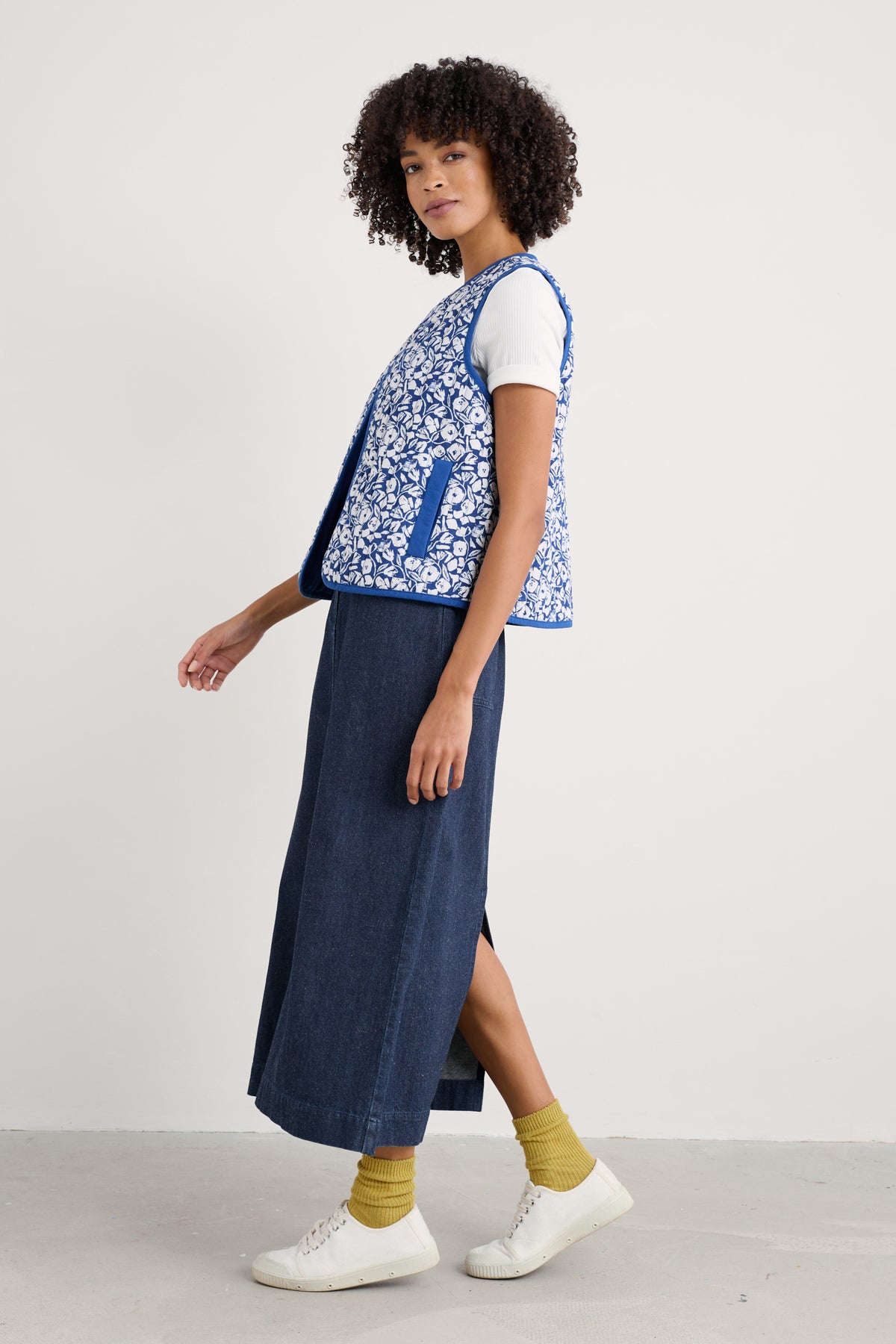 Midirock aus Denim mit Obst-Print